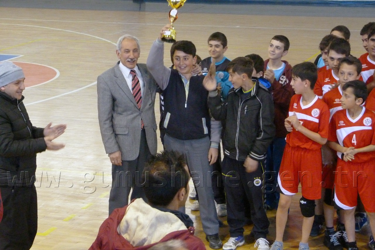 Hetbol’da Atatürk Ortaokulu birinci oldu 3