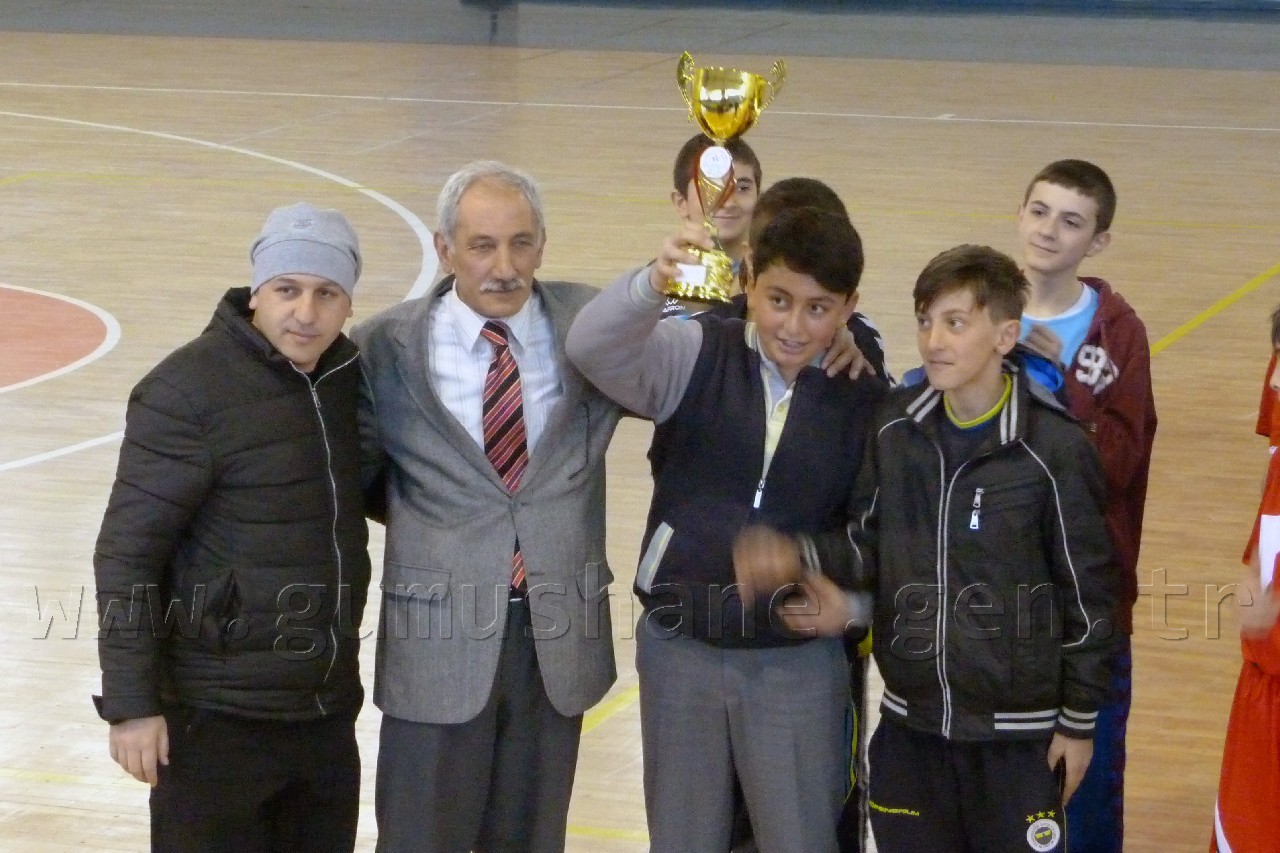 Hetbol’da Atatürk Ortaokulu birinci oldu 4