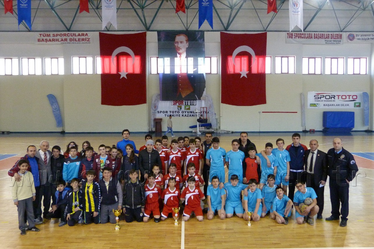 Hetbol’da Atatürk Ortaokulu birinci oldu 5