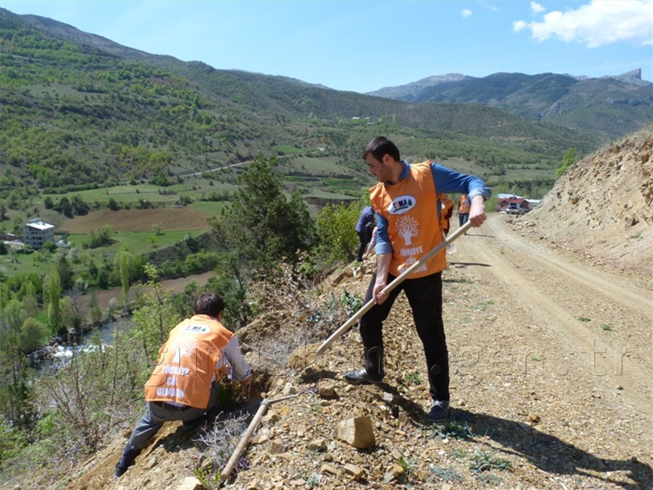 TEMA, 300 Fidanı Toprakla Buluşturdu 8