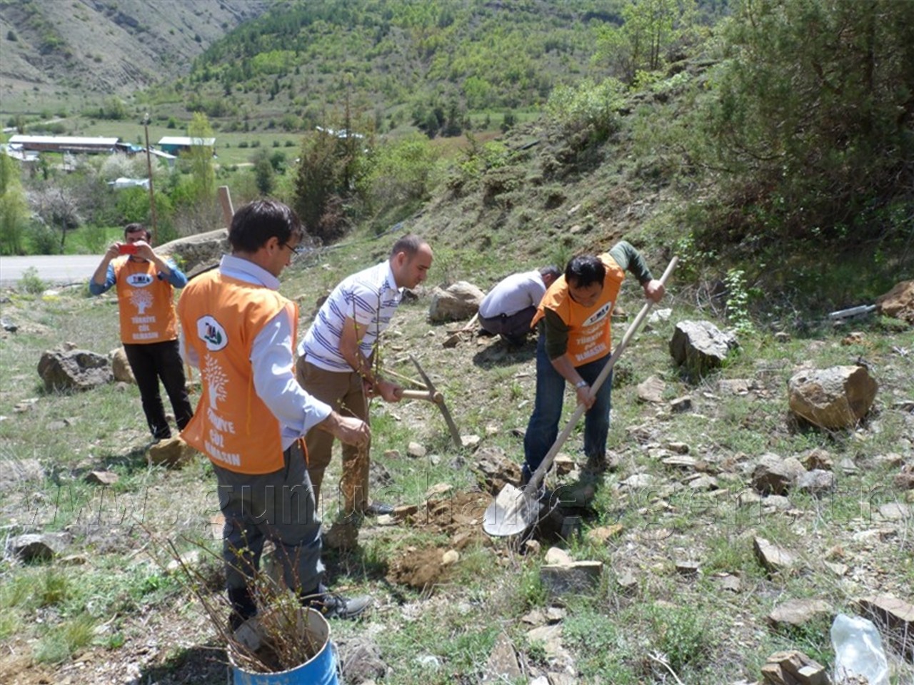TEMA, 300 Fidanı Toprakla Buluşturdu 9