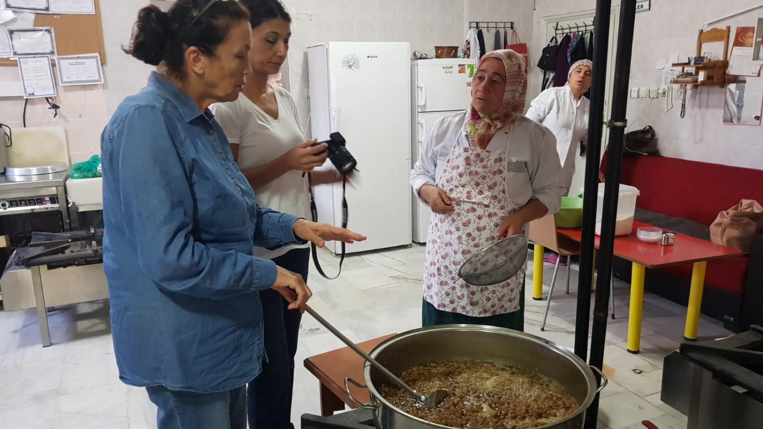 Öğrenciler pestil-köme yapmayı okulda öğreniyor 4