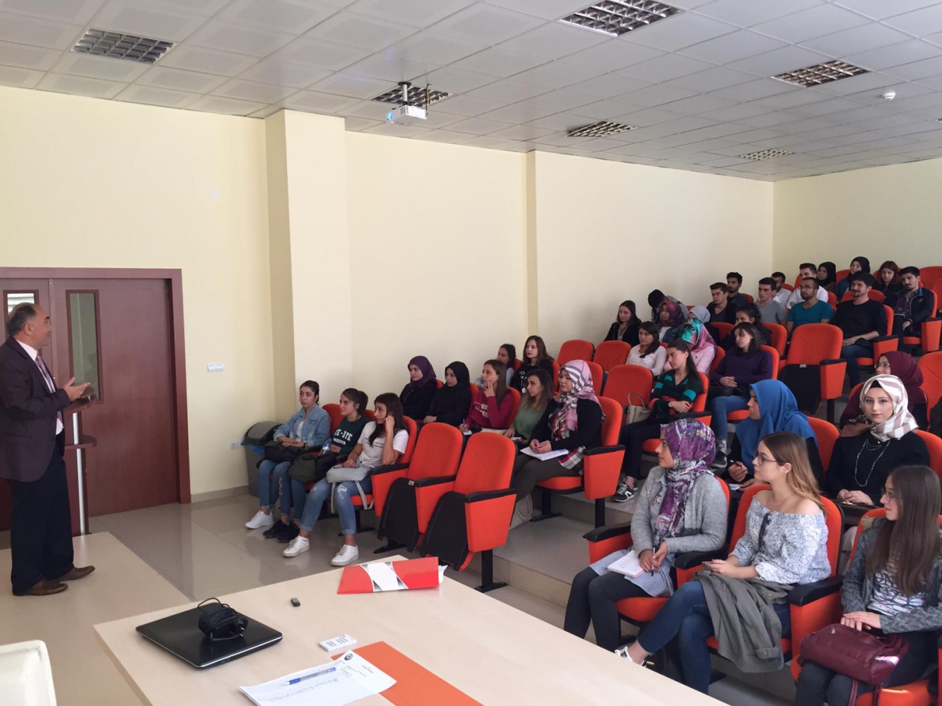 Üniversite öğrencilerine aile eğitimi verildi 4