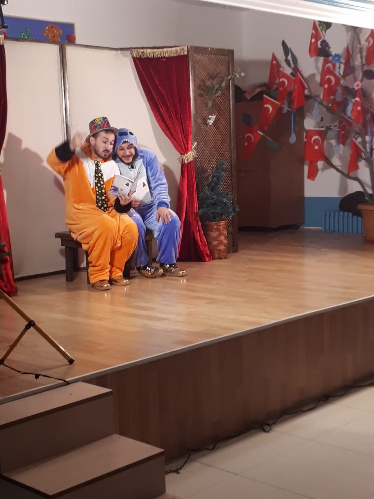 Minik öğrenciler tiyatroyla buluştu 11