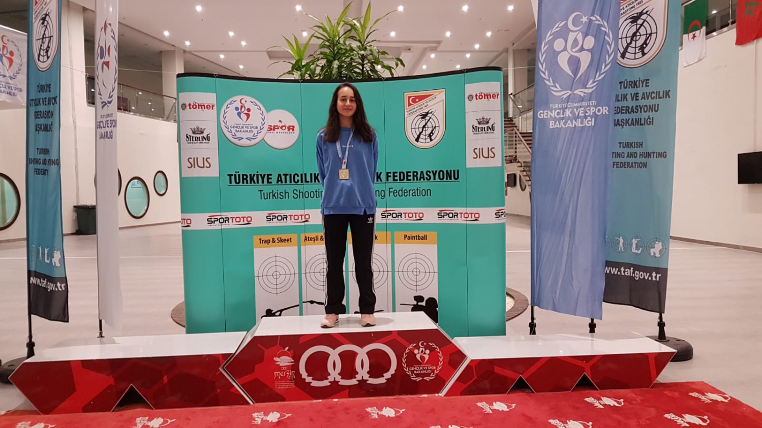 Şampiyon atıcılardan altın madalyalar 2