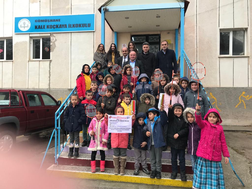 Kale Koçkaya badminton malzemelerine kavuştu 2