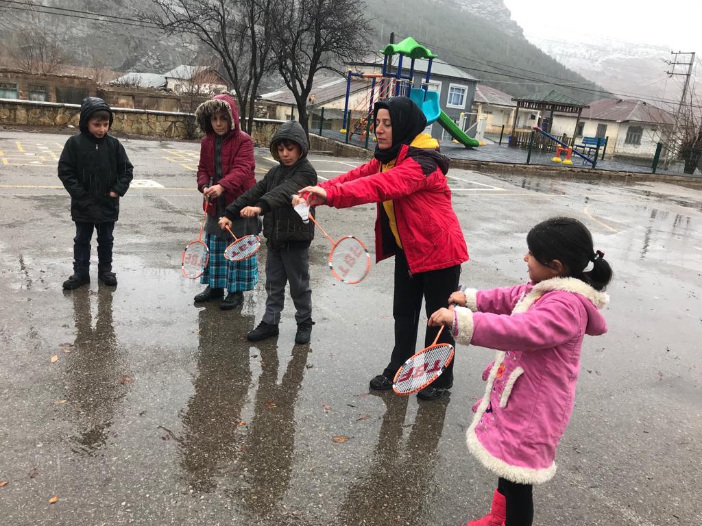 Kale Koçkaya badminton malzemelerine kavuştu 1