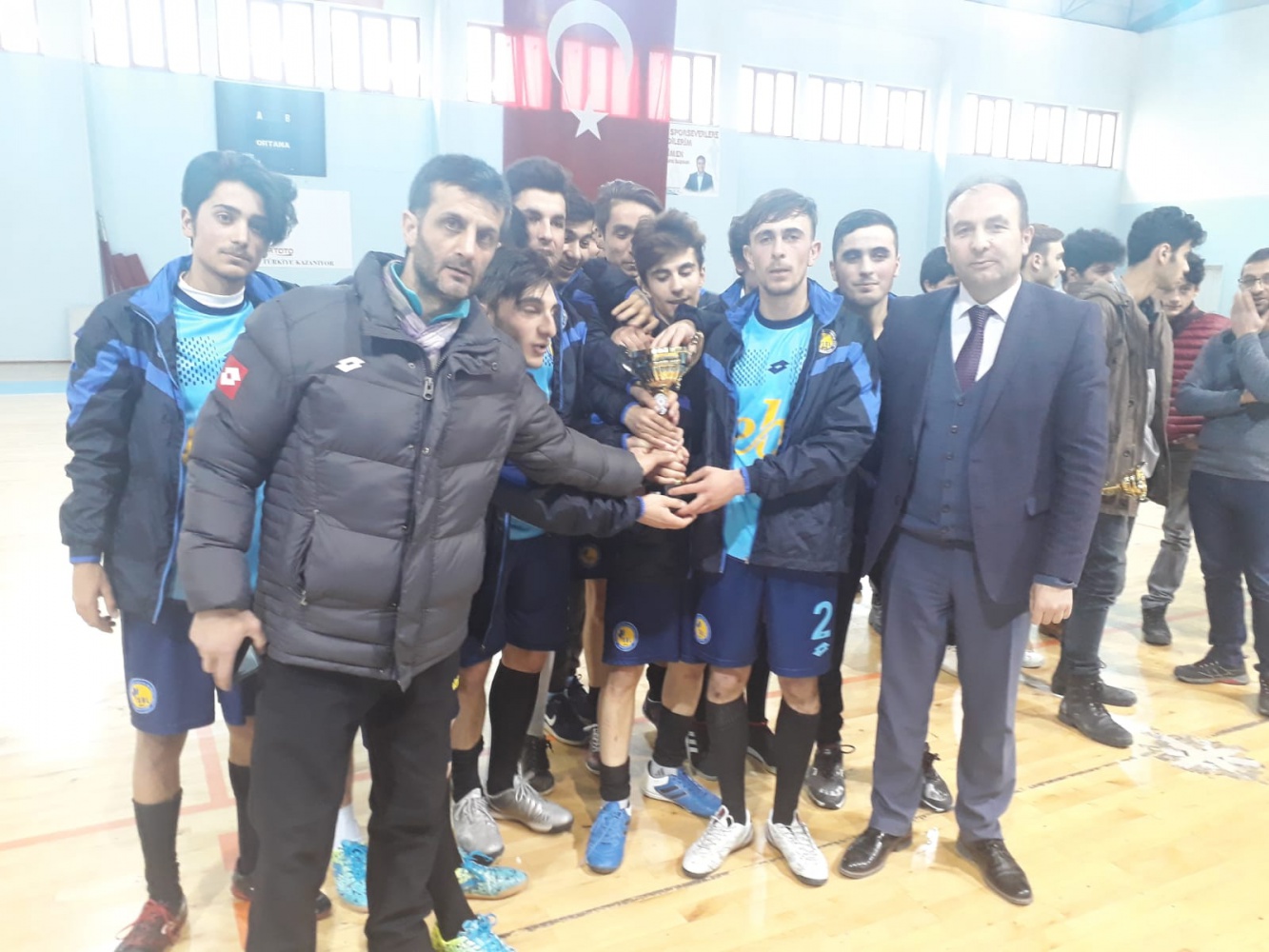 Okullararası genç erkekler Futsal müsabakaları tamamlandı 6
