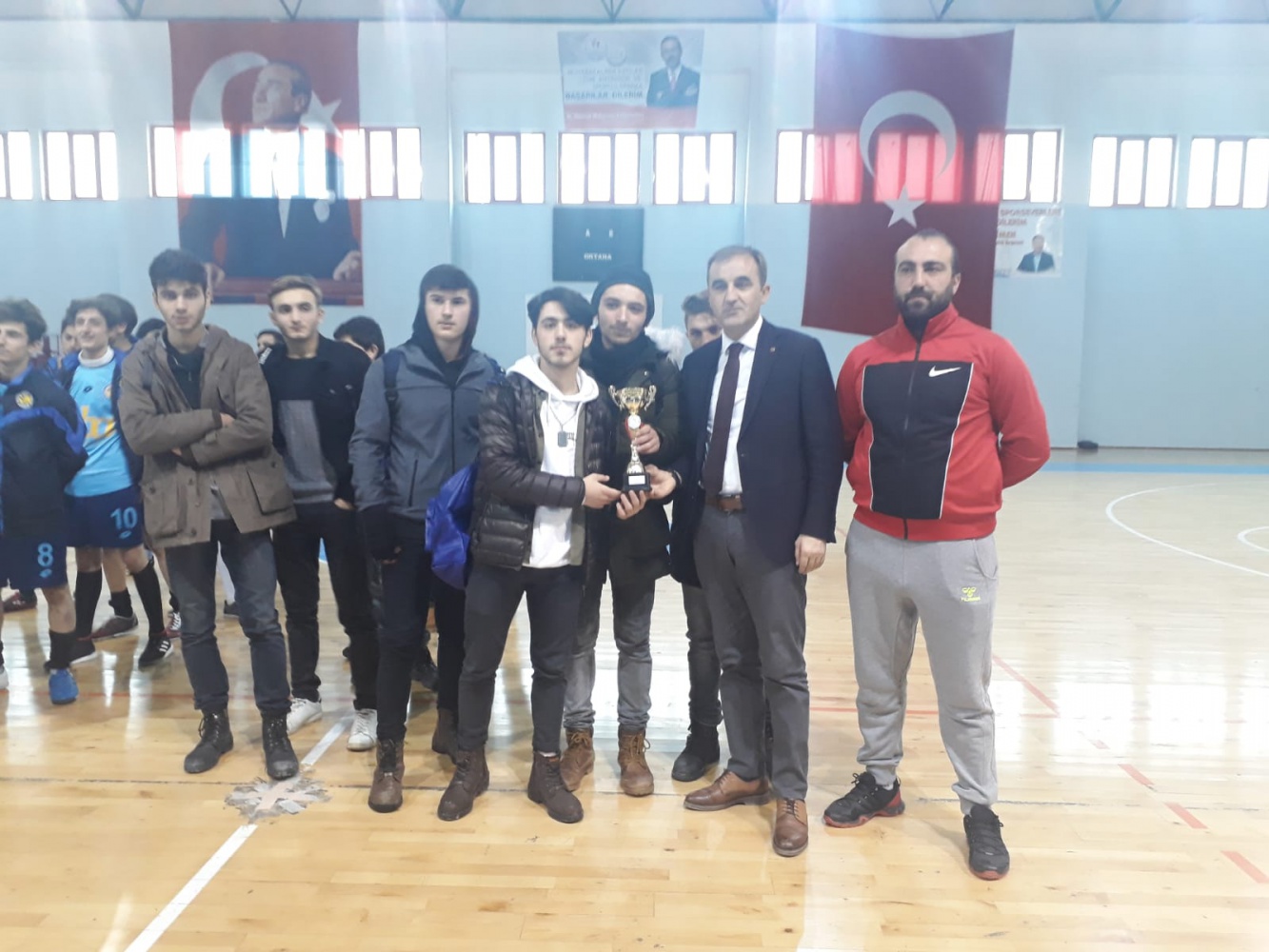Okullararası genç erkekler Futsal müsabakaları tamamlandı 4