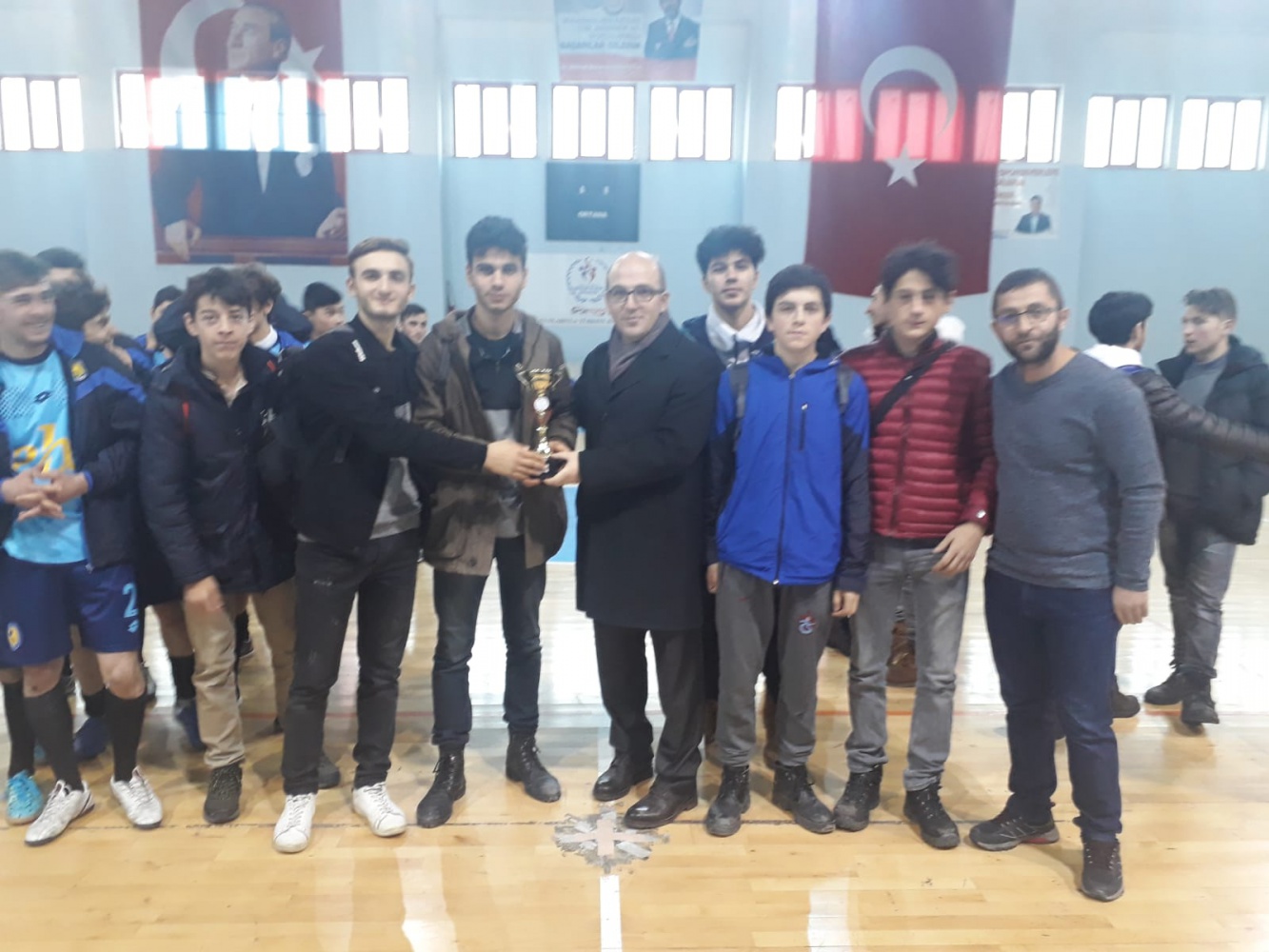 Okullararası genç erkekler Futsal müsabakaları tamamlandı 3