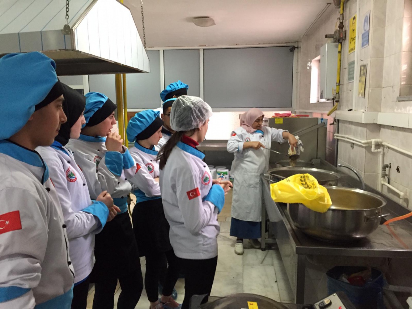 Öğrenciler pestil-köme yapmayı okulda öğreniyor 6