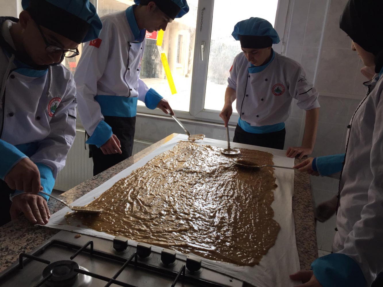 Öğrenciler pestil-köme yapmayı okulda öğreniyor 12
