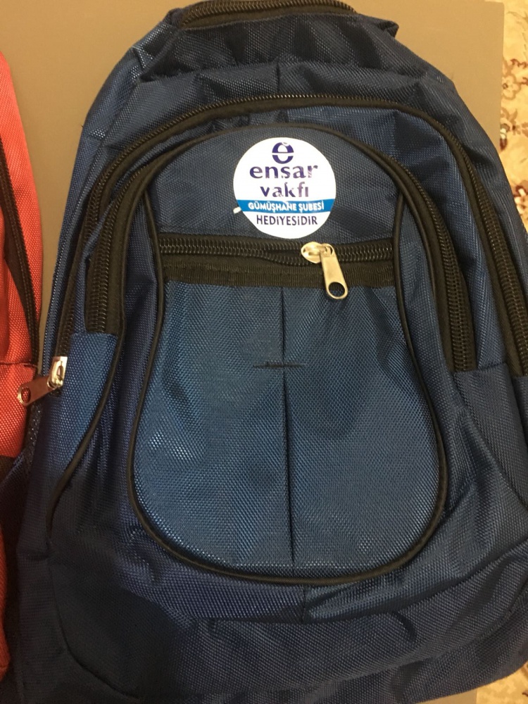 Ensar Vakfından kırtasiye ve çanta yardımı 6
