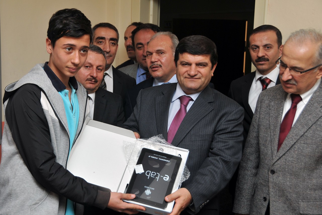 Gümüşhane'de Öğretmen Ve Öğrencilere 578 Tablet Bilgisayar Dağıtıldı 13
