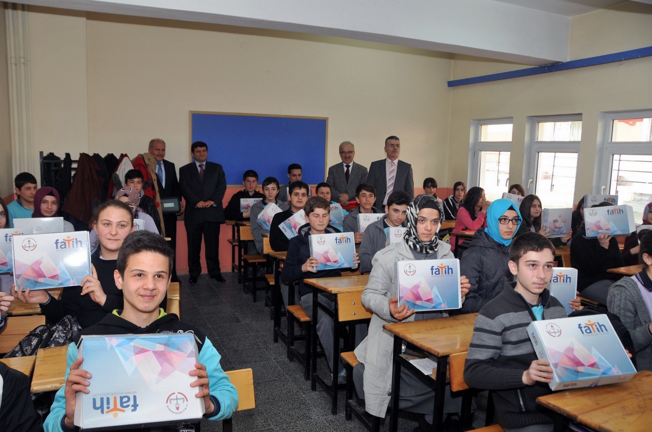 Gümüşhane'de Öğretmen Ve Öğrencilere 578 Tablet Bilgisayar Dağıtıldı 14