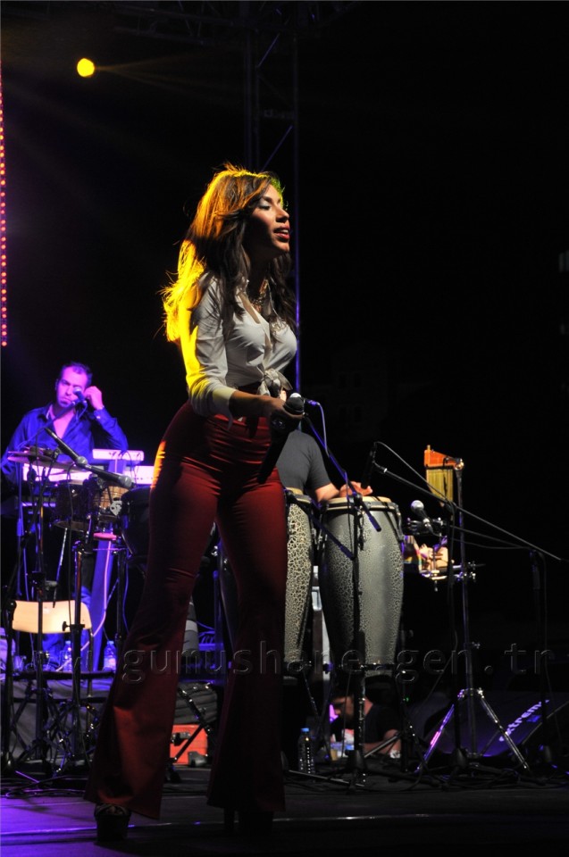 Burcu Güneş Gümüşhane'yi Coşturdu 15