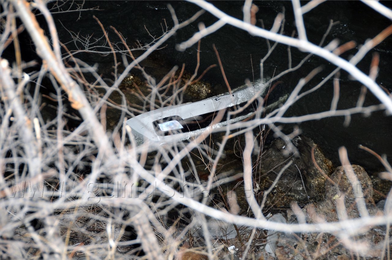 Gümüşhane'de 2 Ayrı Trafik Kazasında 3 Kişi Yaralandı 8