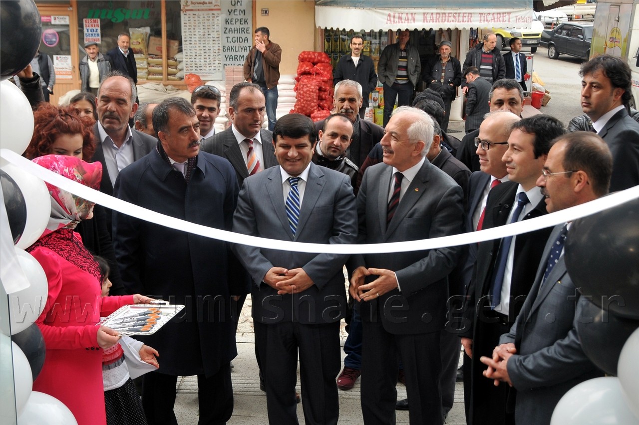 Gümüşhane'nin En Büyük Eşarp Mağazası Açıldı 1