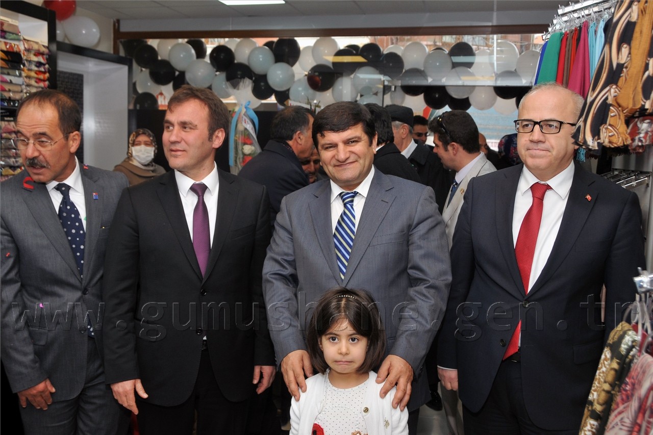 Gümüşhane'nin En Büyük Eşarp Mağazası Açıldı 2