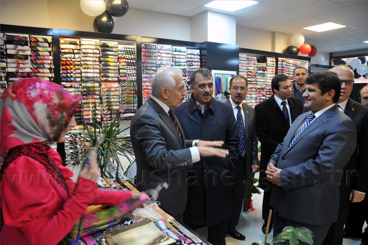 Gümüşhane'nin En Büyük Eşarp Mağazası Açıldı 4
