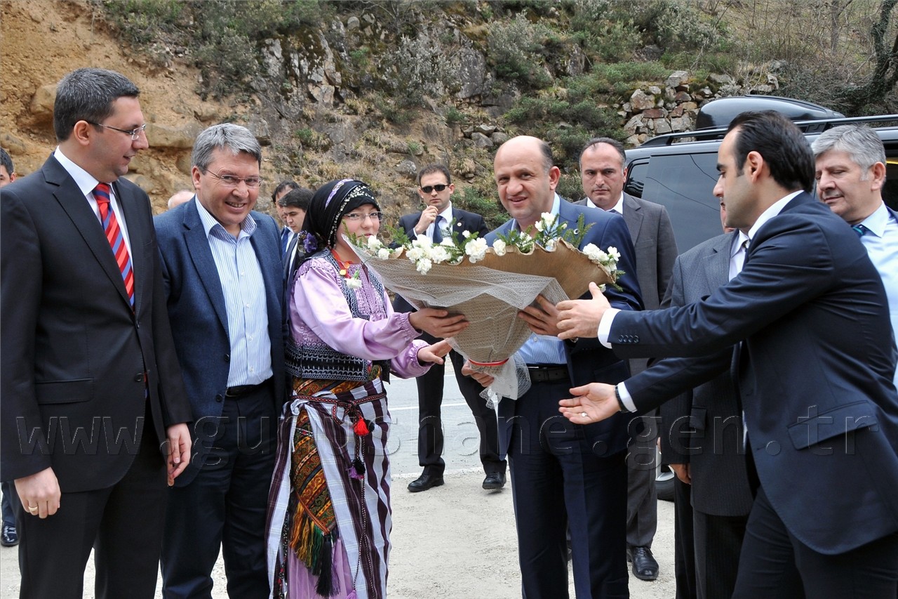 Bakan Işık Gümüşhane'de 11