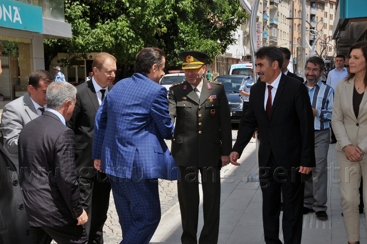 Bakan Çelik AK Parti İl Başkanlığı İle SGK'yı Ziyaret Etti 7