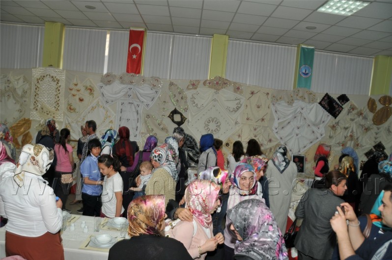 Gümüşhane'de Halk Eğitim Sergisi Açıldı 31