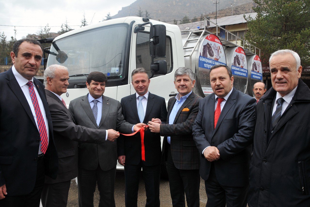 Özel İdare Süt Toplama Aracını Teslim Etti 1