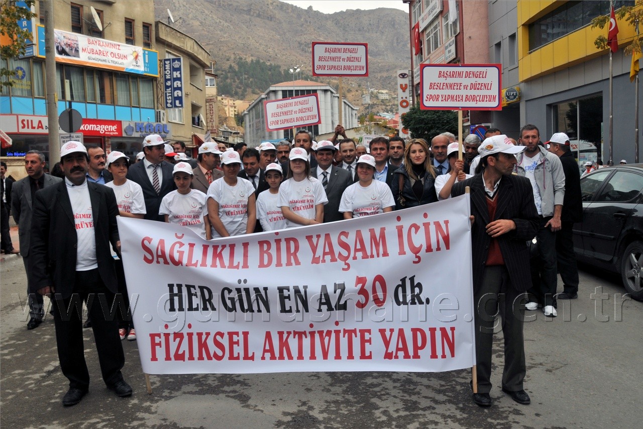 Gümüşhane'de Sağlıklı Yaşam Yürüyüşü Yapıldı 6