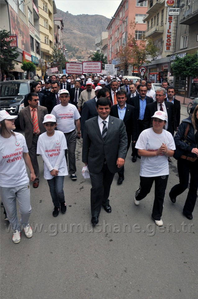 Gümüşhane'de Sağlıklı Yaşam Yürüyüşü Yapıldı 7