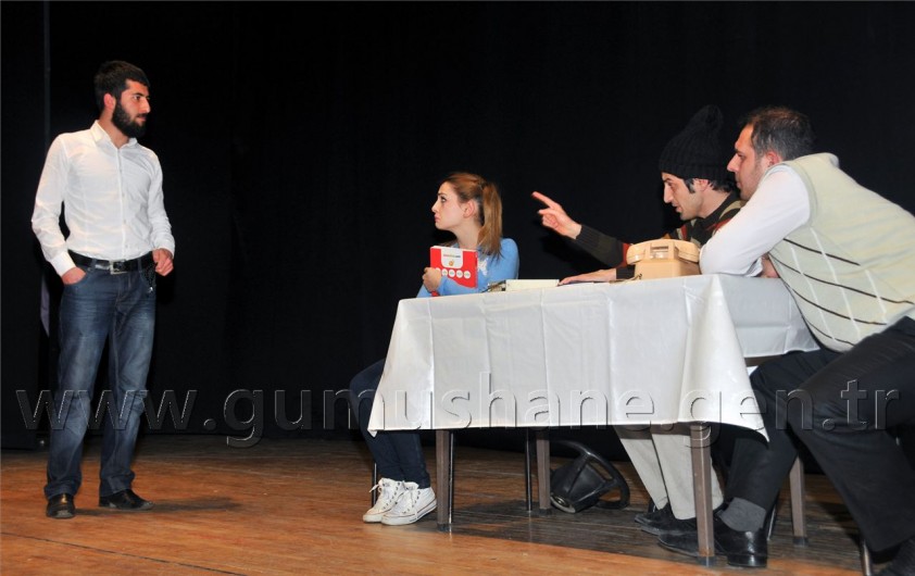 'Deliler' Gümüşhane'de Sahnelendi 19