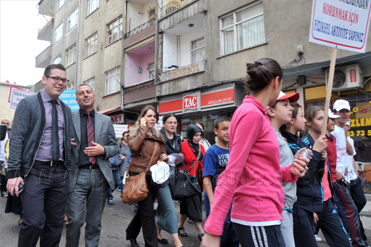 Gümüşhane'de Sağlıklı Yaşam Yürüyüşü Yapıldı 9