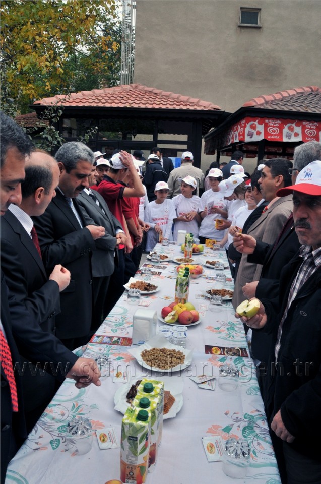 Gümüşhane'de Sağlıklı Yaşam Yürüyüşü Yapıldı 12