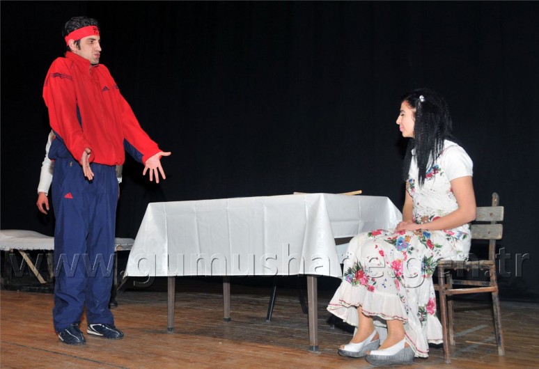 'Deliler' Gümüşhane'de Sahnelendi 24