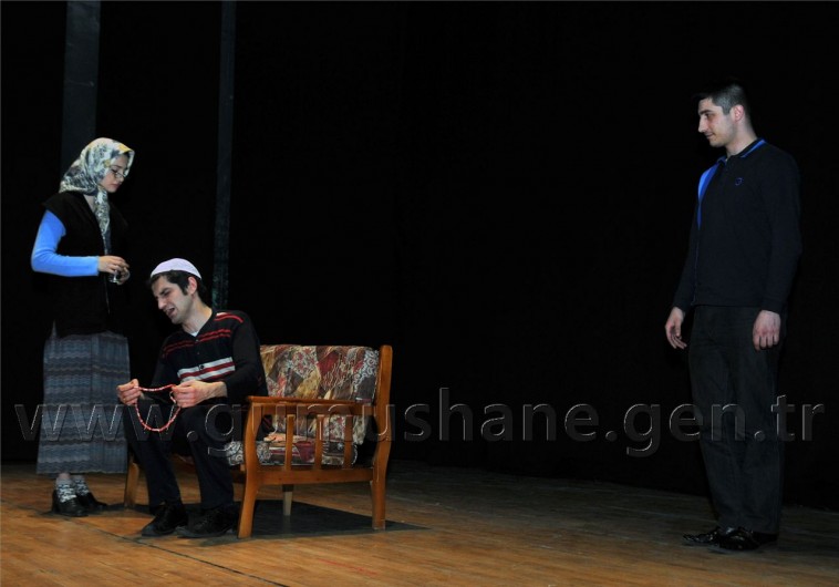 'Deliler' Gümüşhane'de Sahnelendi 30