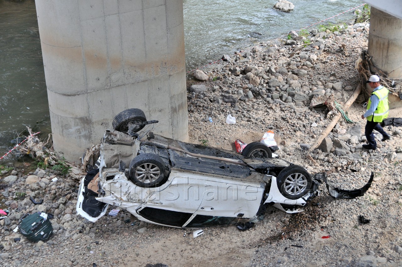 Başhekim Ölü Bulundu 6