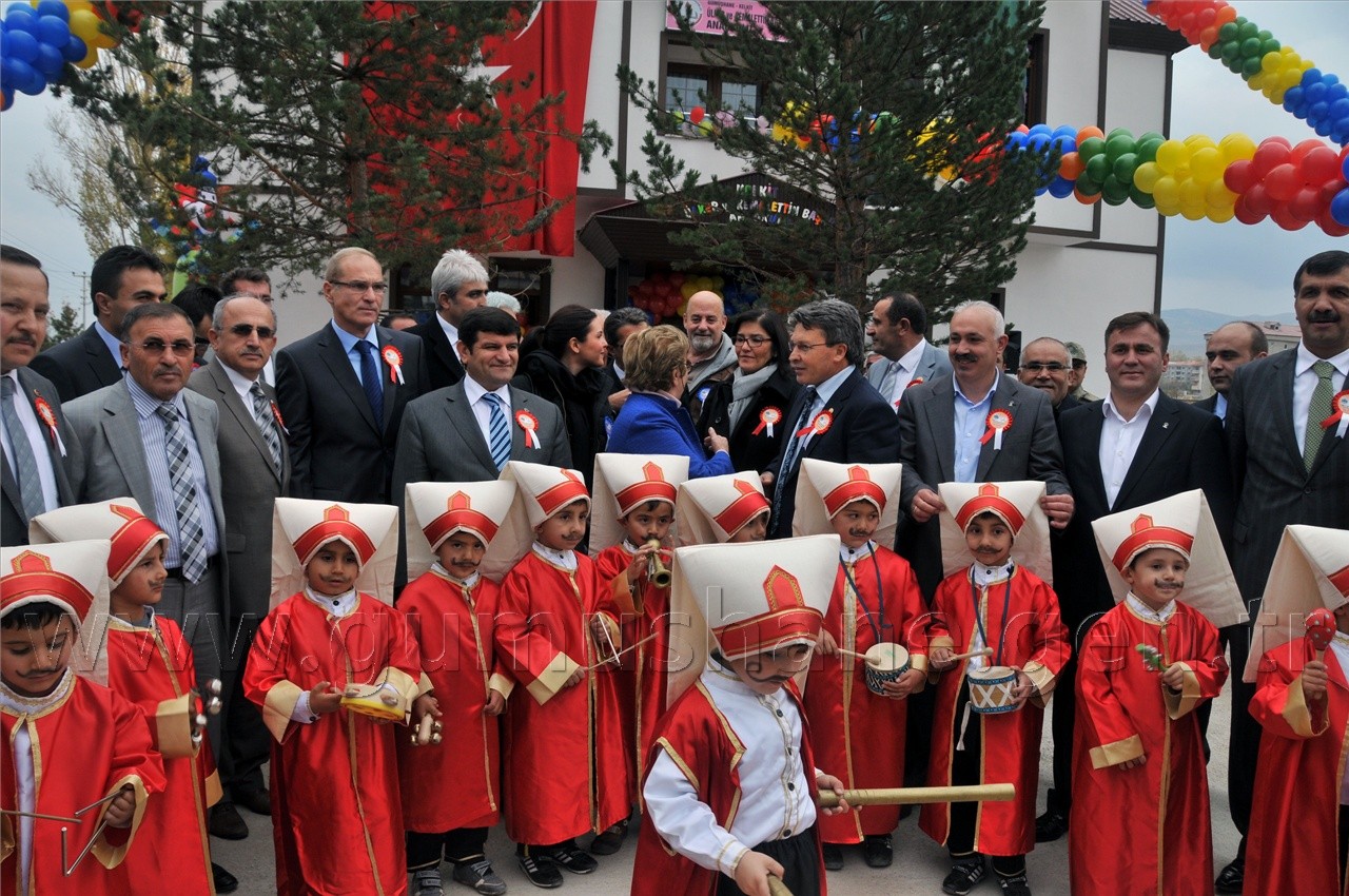 Kelkit'te Ülker ve Kemalettin Başar Anaokulu Hizmete Açıldı 17