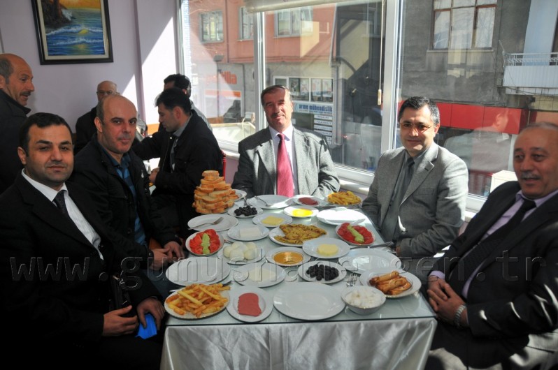 Gümüşhane Protokolü Muhtarlarla Toplandı 12