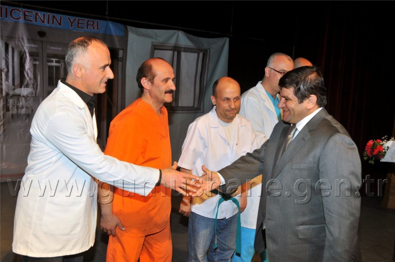 Kalp Krizi Değil, Gülme Krizi 15