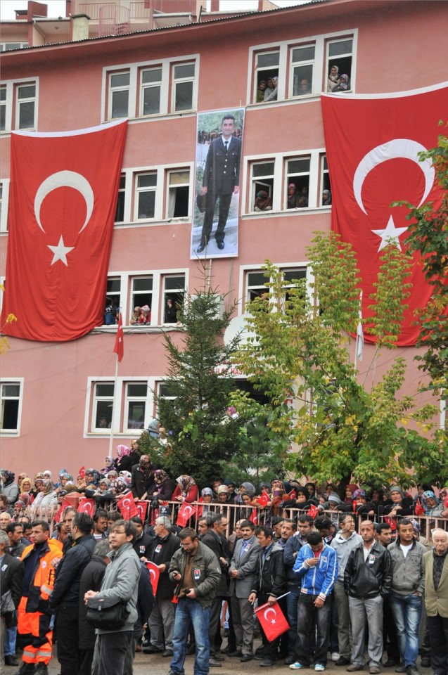 Şehidimizi Binler Uğurladı... 37