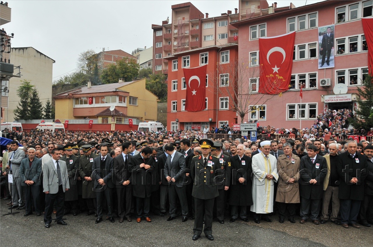 Şehidimizi Binler Uğurladı... 38
