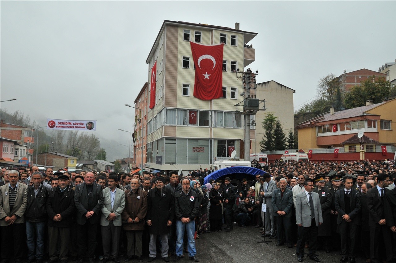 Şehidimizi Binler Uğurladı... 39