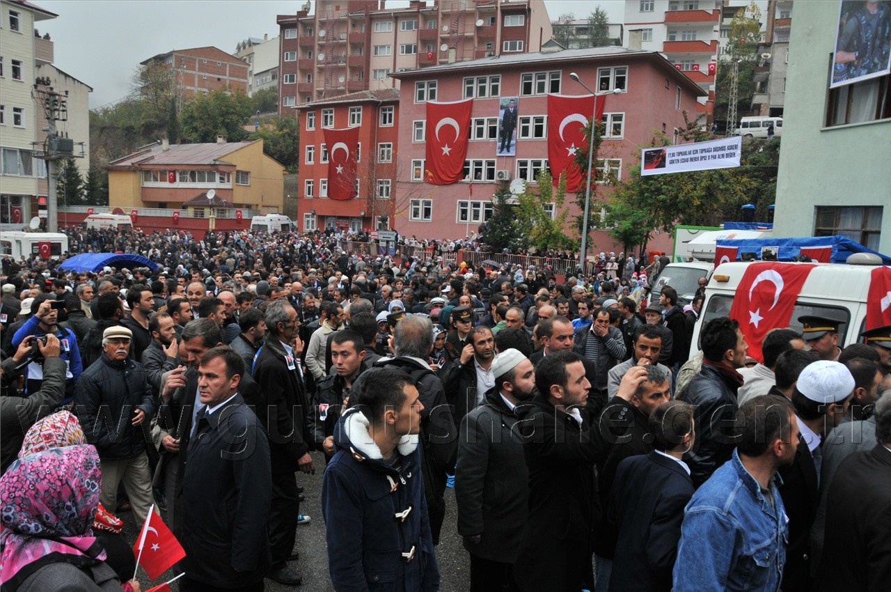 Şehidimizi Binler Uğurladı... 48
