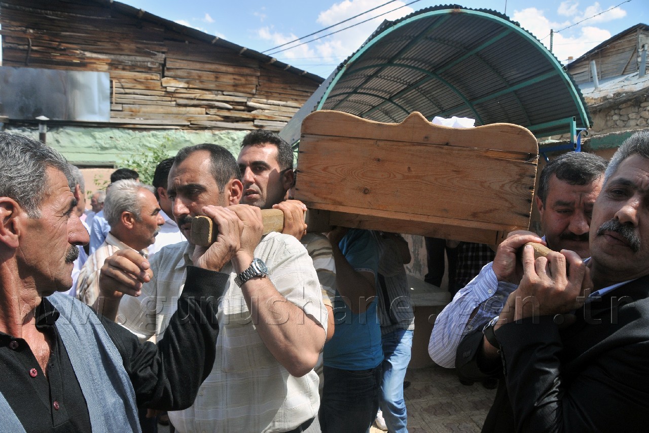 14 Yaşındaki Emre Son Yolculuğuna Uğurlandı 5