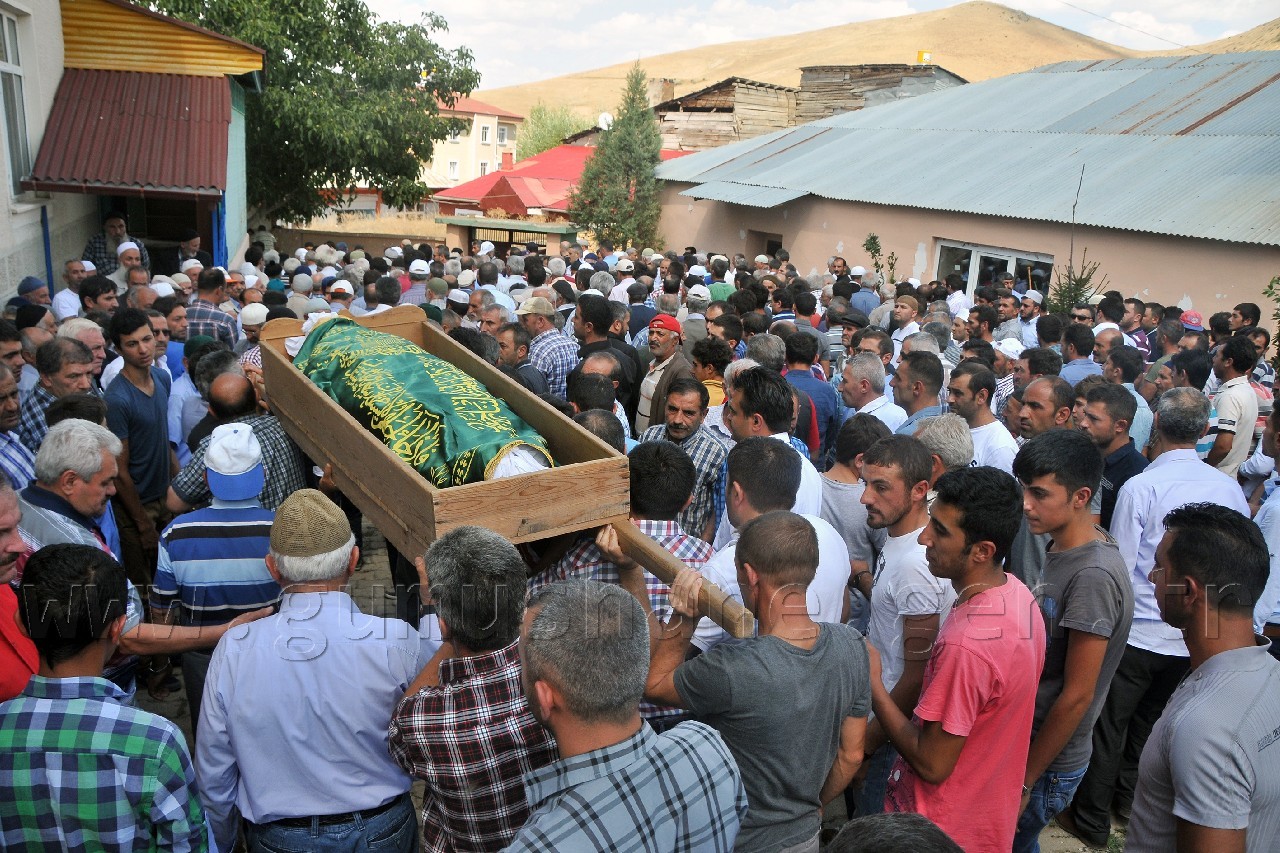 14 Yaşındaki Emre Son Yolculuğuna Uğurlandı 6