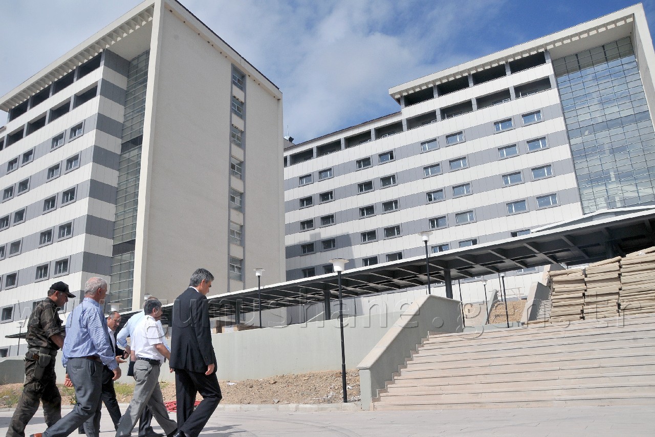 Vali Yavuz Yapımı Tamamlanan Yurtta İncelemelerde Bulundu 3