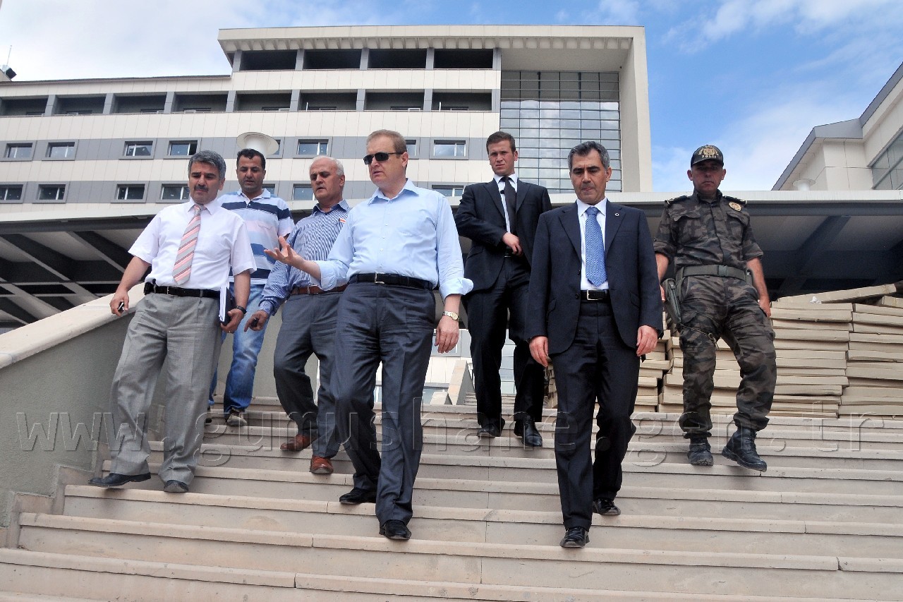 Vali Yavuz Yapımı Tamamlanan Yurtta İncelemelerde Bulundu 8