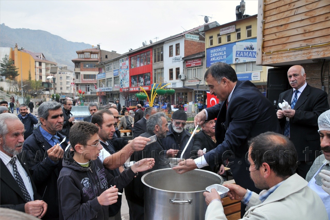 Gümüşhane Belediyesi Aşure Dağıttı 5
