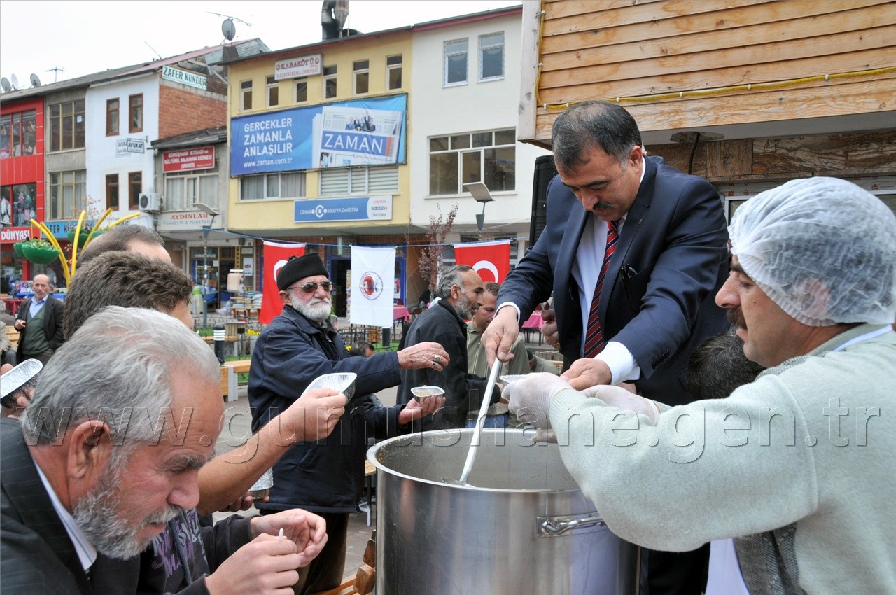 Gümüşhane Belediyesi Aşure Dağıttı 6