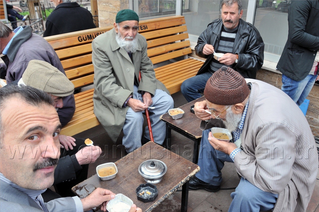 Gümüşhane Belediyesi Aşure Dağıttı 7